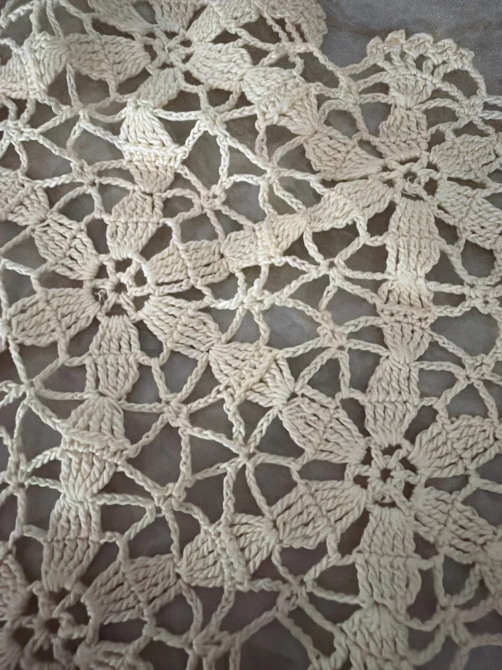 Vintage Diamond Shapes Table Runner - Picture 2 of 2